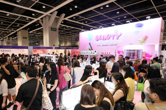 에이피알은 지난달 15일~19일 열린 '2024 홍콩 뷰티·웰니스 엑스포'에 참가해 박람회 기간 5일 동안 약 14억원의 누적 매출을 기록했다. 에이피알 제공.